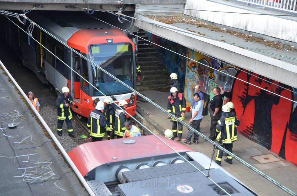 Unfall zwischen zwei KVB Bahnen Koeln Hoehenhaus Im Weidenbruch P096.JPG